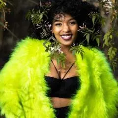 Dee photo on Jungo Live