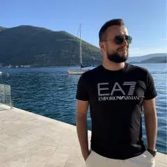 Strongh photo on Jungo Live