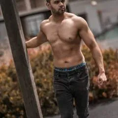 H photo on Jungo Live