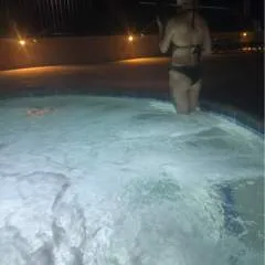 H&b photo on Jungo Live