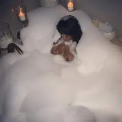 Ebony Mona photo on Jungo Live