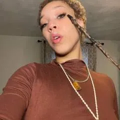 Crownbabe photo on Jungo Live