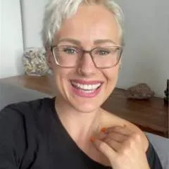 Julie photo on Jungo Live