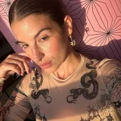 Nora Domme photo on Jungo Live