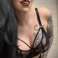 Goddesscarisa photo on Jungo Live