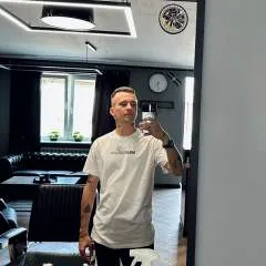 Y93pl photo on Jungo Live