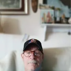 Wild-eyed Serving Boy photo on Jungo Live