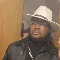 Vee photo on Jungo Live