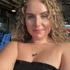 Rose Berry photo on Jungo Live