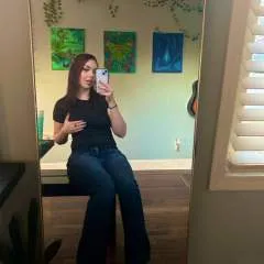 𝐃𝐎𝐌𝐈𝐍𝐀𝐍𝐓 𝐌𝐎𝐌𝐌𝐘 photo on Jungo Live