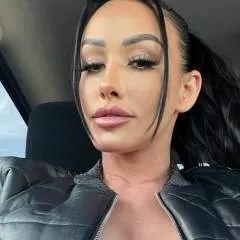 Jenny photo on Jungo Live