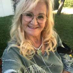 Elizabeth photo on Jungo Live