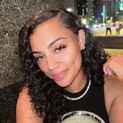 Roselyn photo on Jungo Live