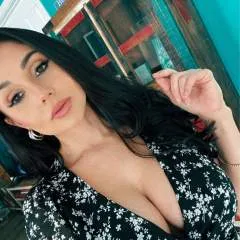 Elizabeth photo on Jungo Live