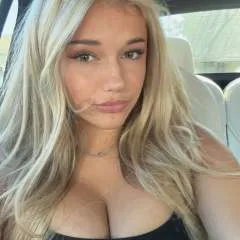 Slutty photo on Jungo Live