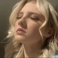 Vivian photo on Jungo Live