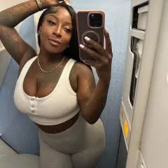 Miss Lynn photo on Jungo Live