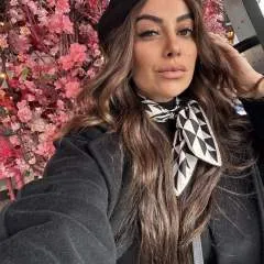 Della photo on Jungo Live