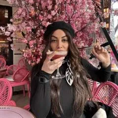 Della photo on Jungo Live