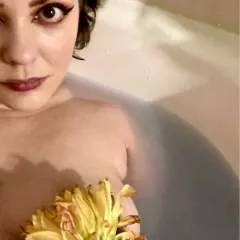 Missfroglegs photo on Jungo Live