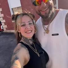 Dee photo on Jungo Live