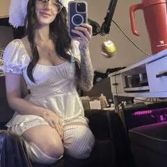 Mommylookingforsubmissive photo on Jungo Live