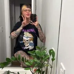 Lizzy Gold photo on Jungo Live