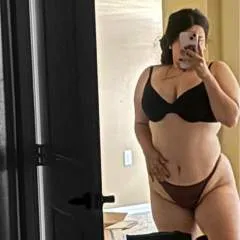 Thickkbrunette photo on Jungo Live