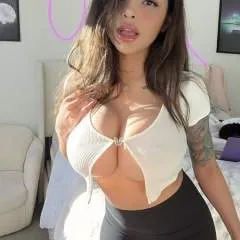 Emily 🥵 photo on Jungo Live