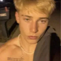 Iwillbeyourpetslave photo on Jungo Live