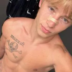 Iwillbeyourpetslave photo on Jungo Live