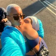 Lady Brown photo on Jungo Live