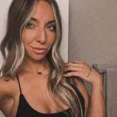 Jennyhelle photo on Jungo Live