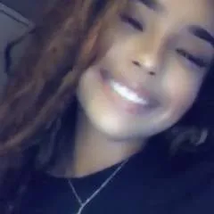 Dee photo on Jungo Live