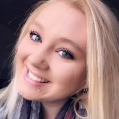 Caroly........ photo on Jungo Live