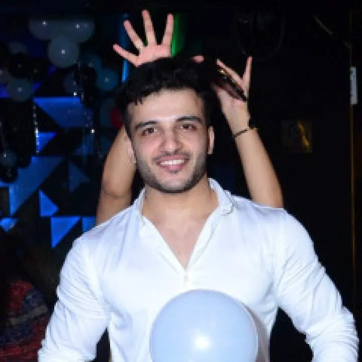 Yojit Photo On Jungo Live