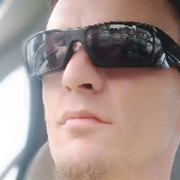 Newcastle Couple Photo On Jungo Live