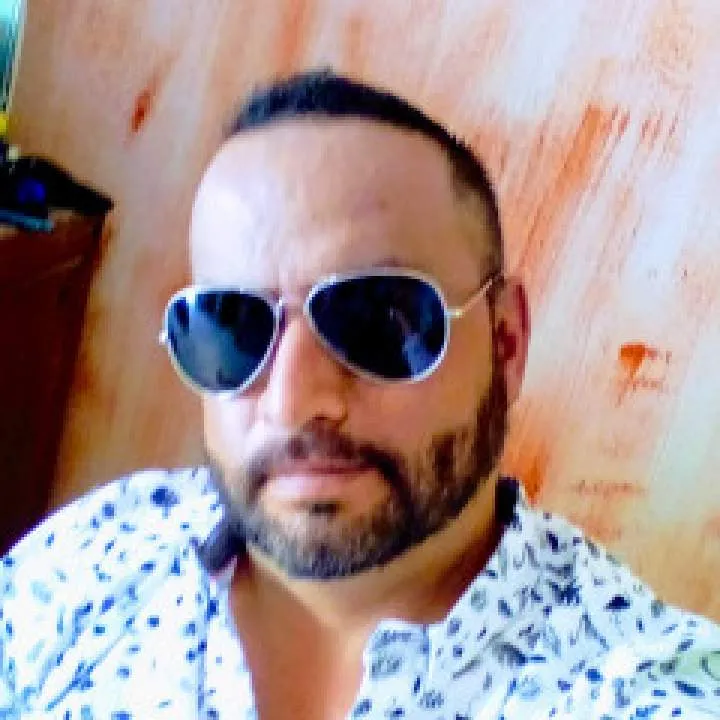 Roberto Photo On Jungo Live