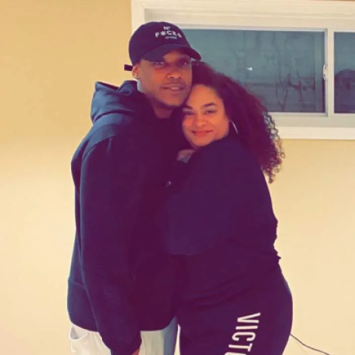 Red Photo On Jungo Live