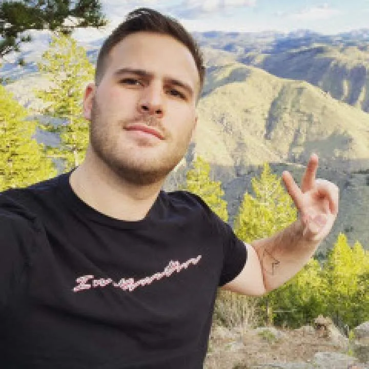 Tom Photo On Jungo Live