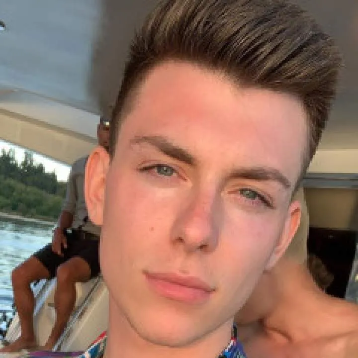 Pasmile Steele Photo On Jungo Live