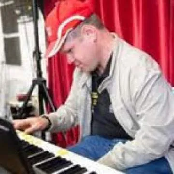 Martyn Lewis Photo On Jungo Live