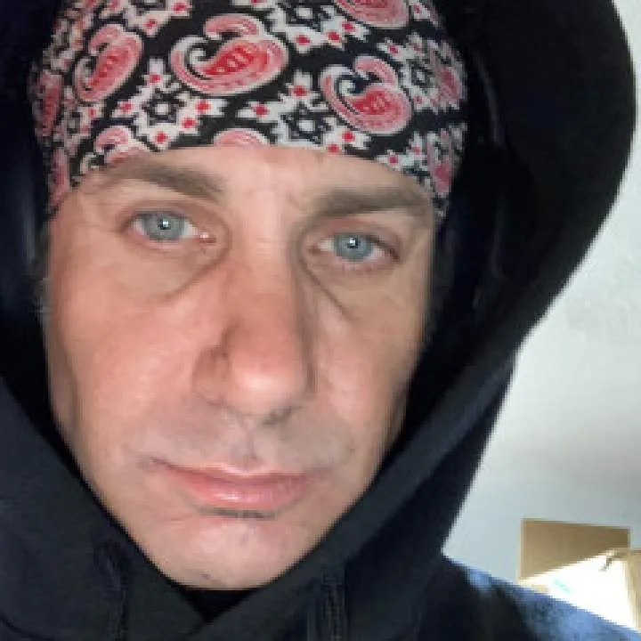 Fists O Kiss Photo On Jungo Live