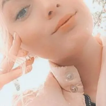 Selena Photo On Jungo Live