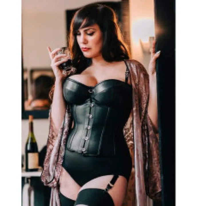 Mistress Terra Photo On Jungo Live