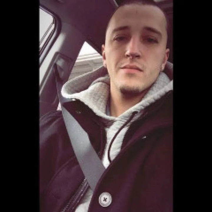 Tom Photo On Jungo Live