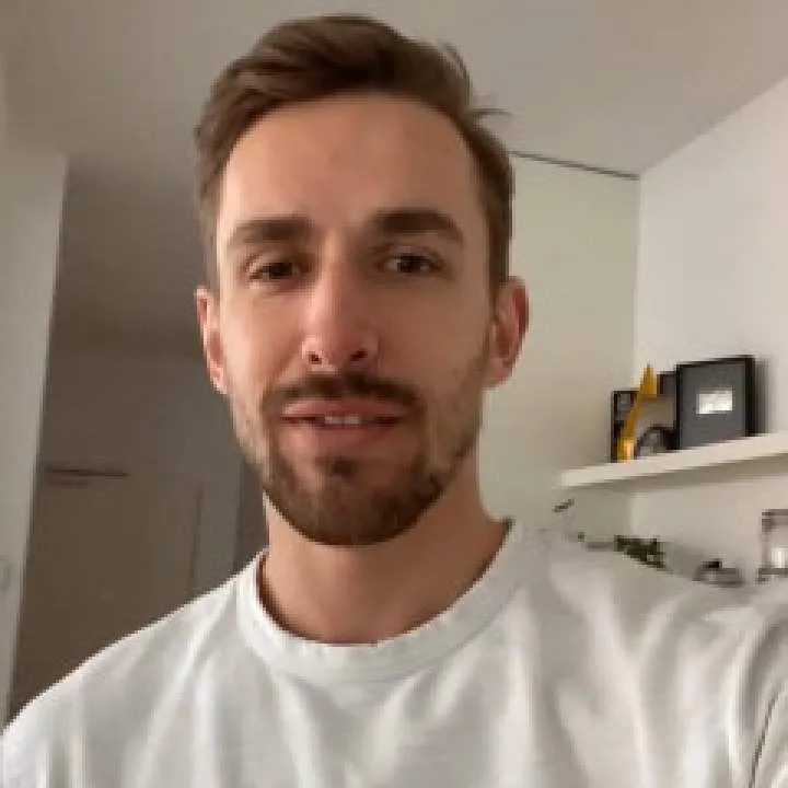 Tom Photo On Jungo Live