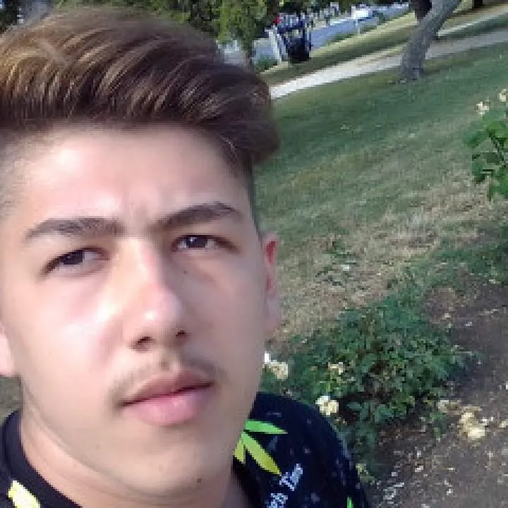 Márió Photo On Jungo Live