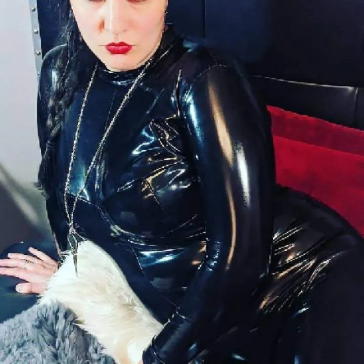 Mistressvalentina Photo On Jungo Live