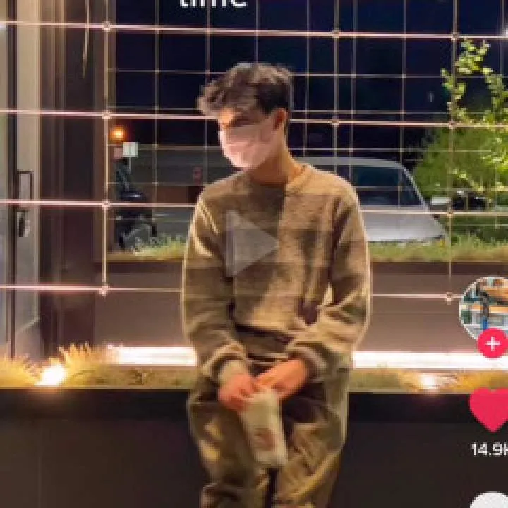 Bottom Photo On Jungo Live